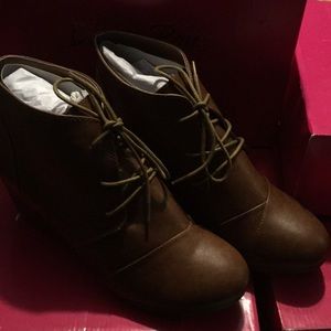 Dream Pairs Wedges (New, do not come with tags)